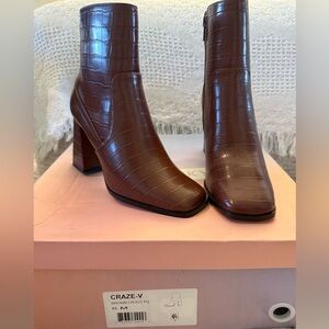 Lisa Vicky Nordstrom NWT Craze-V Brown Croco Heeled Boots size 6